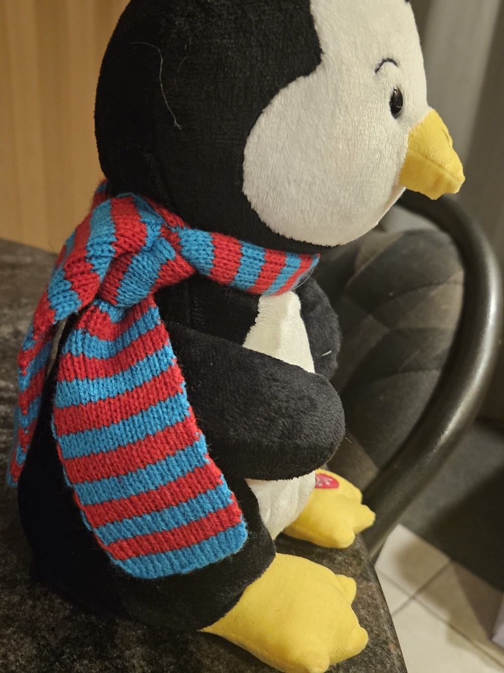 Vintage Russ Musical "Skribbles"Penguin Plush NWT - Picture 2 of 6